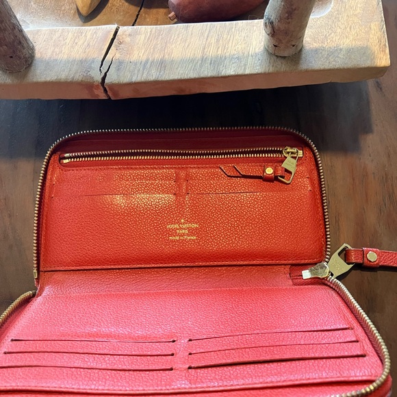 Louis Vuitton zip around Embossed Wallet in good used condition! - Picture 6 of 16